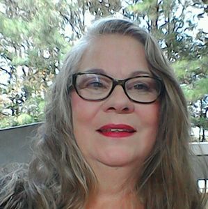 Meet your Posher, Lucinda